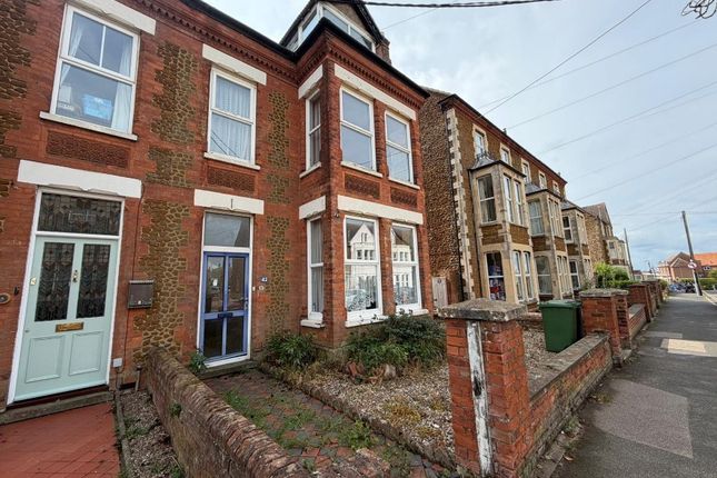 6-bed semi-detached on 42 Greevegate, Hunstanton, £250,000