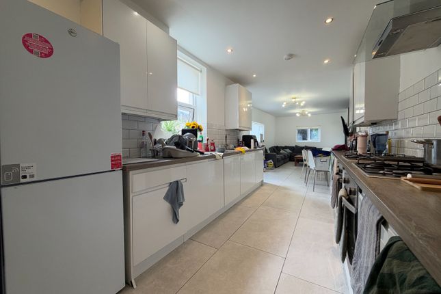 8-bed terraced on 37, May Street, Cardiff, £4,560/mo