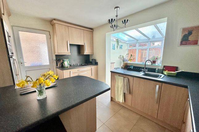 56, Heath Road, Grays photo 5
