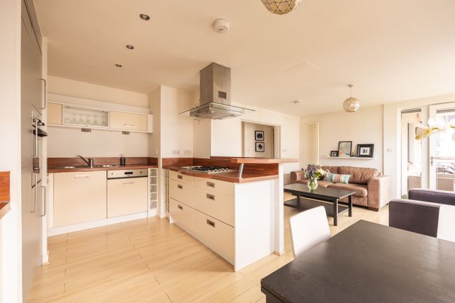 8/15, East Pilton Farm Avenue, Edinburgh photo 3