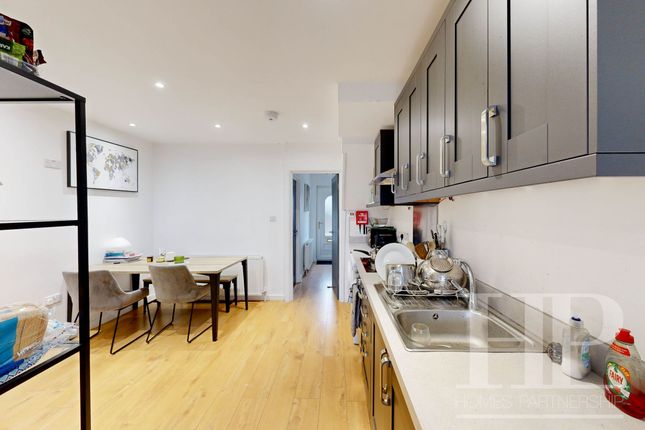 Room 4, 4 Prince Albert Square, Redhill photo 5