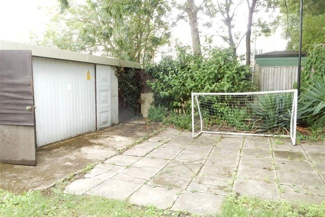 1 Fernside Avenue, Feltham photo 4