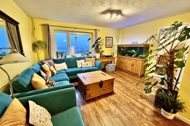 61, The Crescent, Mitcheldean photo 3