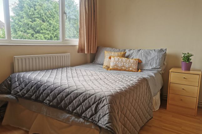 22, Brymore Road, Canterbury photo 2