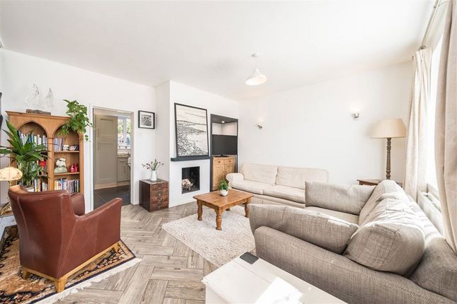 14, Dursley Close, London photo 3