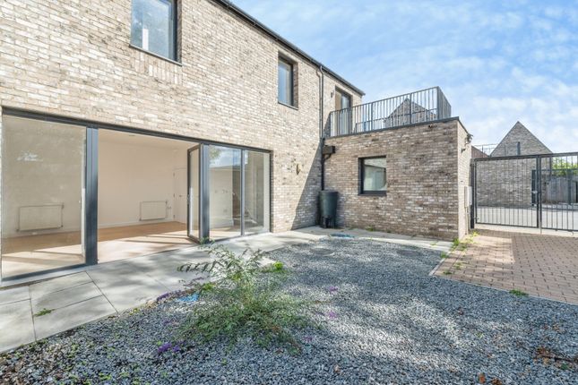 6, Queen Elizabeth Place, Essex photo 4