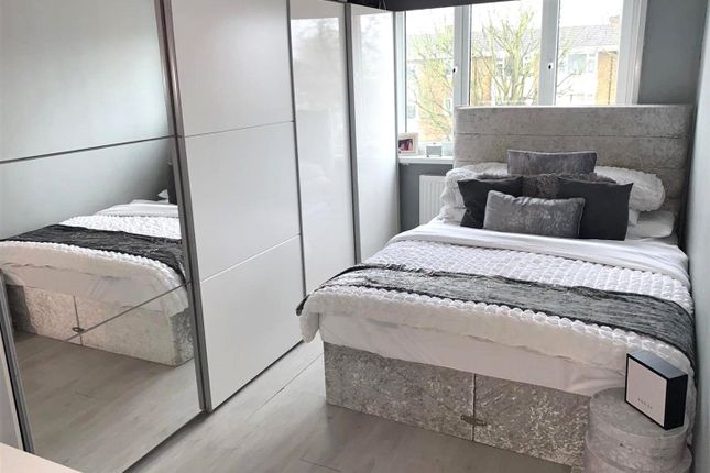 Flat 14, 63,, Westcombe Park Road, London photo 5
