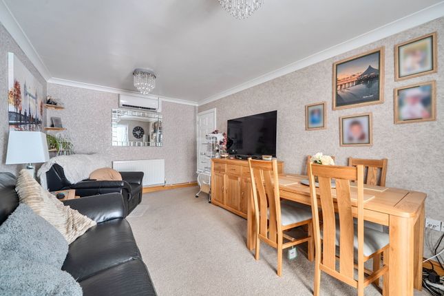 12, St Andrews Close, Margate photo 4