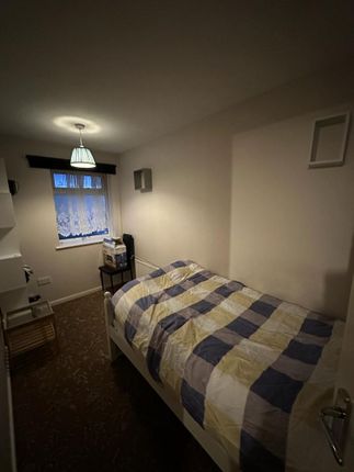 48, Salstar Close, Aston photo 5