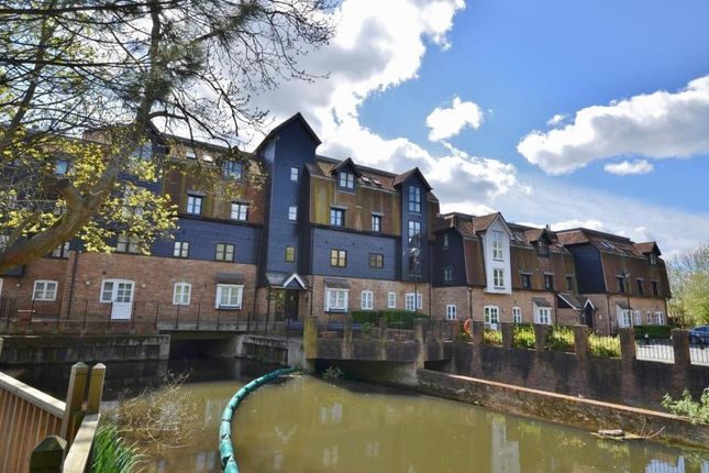 Thumbnail Flat to rent in Thorney Mill Road, West Drayton
