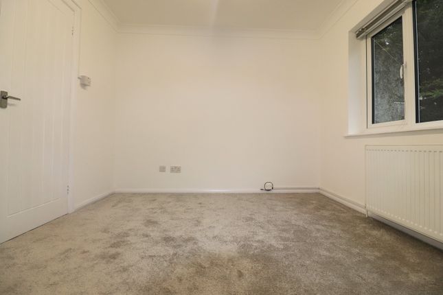 Thumbnail Room to rent in The Brent, Dartford