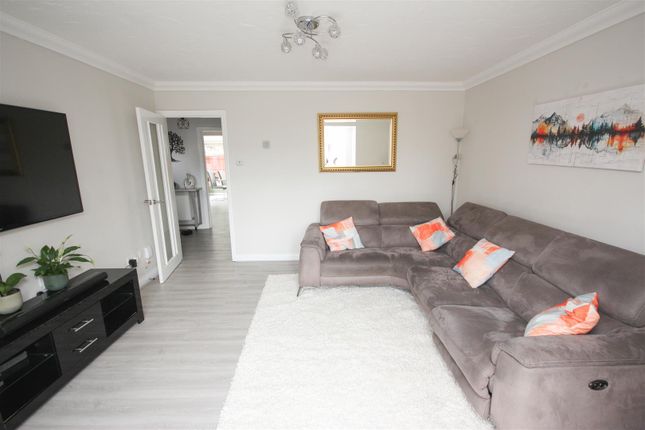 10, Cleeve Way, Wellingborough photo 4