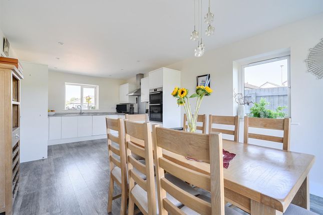 2 Stanley Court, Bideford photo 4