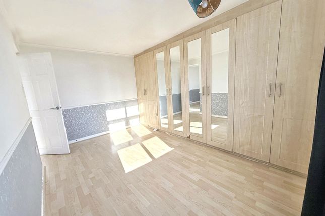 77, Neville Court, Washington photo 3