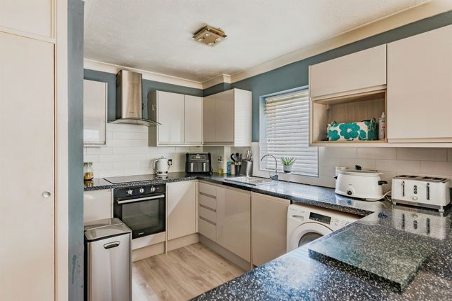 Flat 1, Howard House, 82, Holmesdale Road, Reigate photo 4