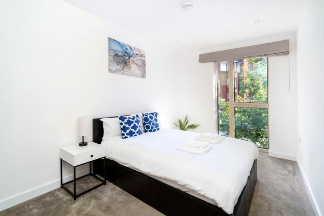 Duplex to rent in Rodney Road, London