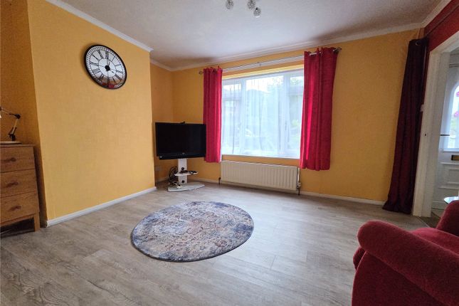 32, Netherley Drive, Huddersfield photo 3