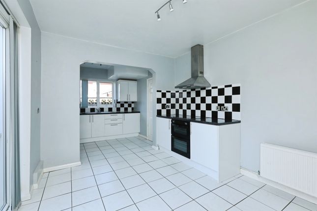 53, Wroot Road, Doncaster photo 2