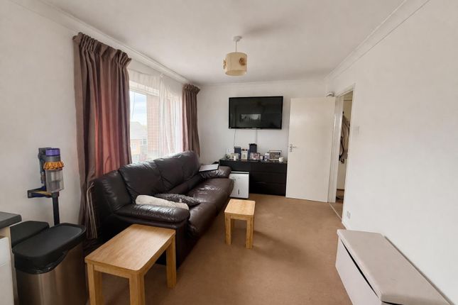 6 Hayley Court, Lodge Way, Ashford photo 3