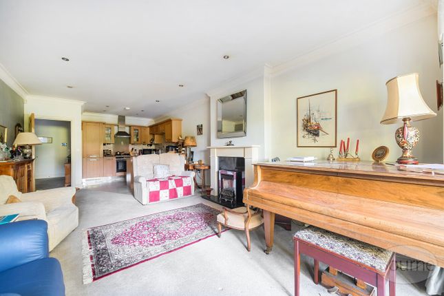 1 Cobbett Court, 54, Waverley Lane, Farnham photo 2