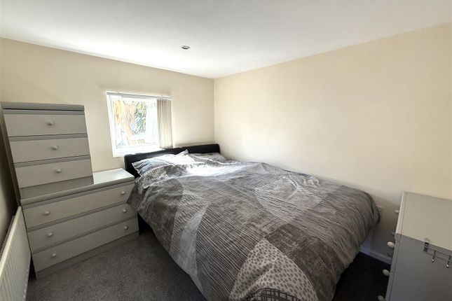 8, Love Lane Park, Rugeley photo 4