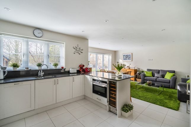 1, Astley Close, Little Kineton photo 3