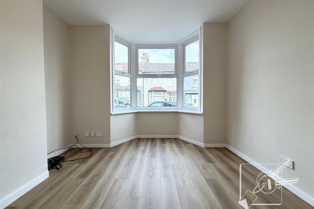 9, Oak Road, Greenhithe photo 3