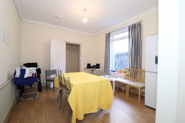 4, Ruthin Gardens, Cardiff photo 3