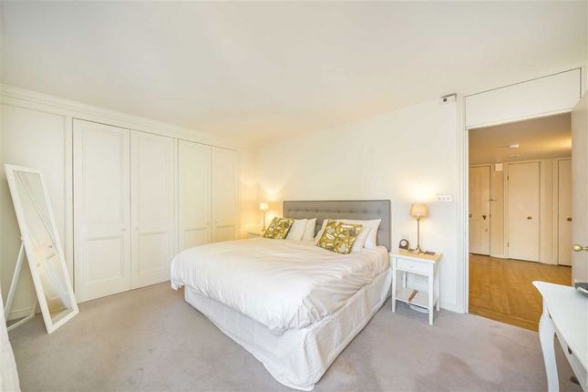 Flat 14, Crown Reach, 145, Grosvenor Road, London photo 4