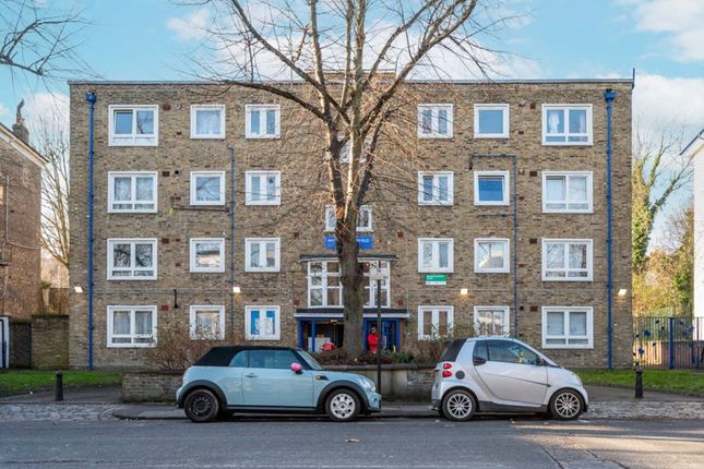 Flat for sale in Hilldrop Crescent, Camden, London