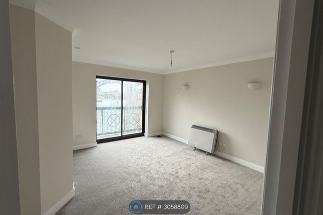 Flat, Spitfire Court Mitchell Close, Southampton photo 3