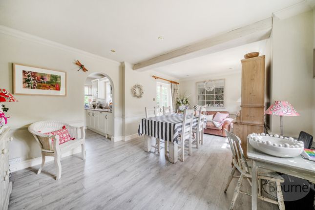 12, Boundstone Close, Farnham photo 5