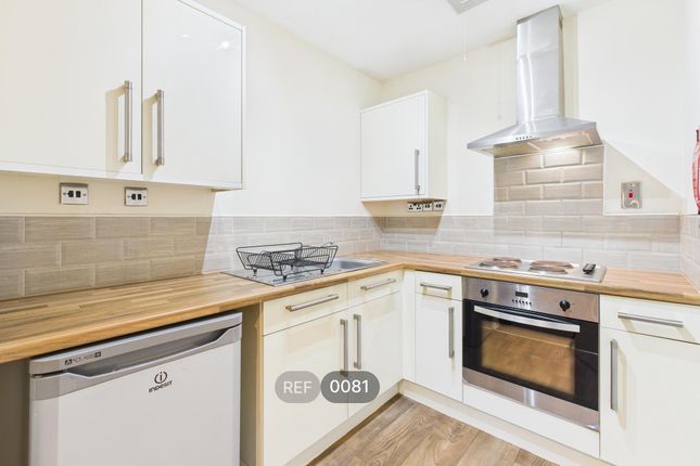 Kitchen &amp; Living Area