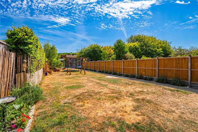 15, Beacon Avenue, Central Bedfordshire photo 3