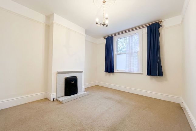 10 The Green, West Drayton photo 4