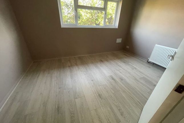 7, Aplin Way, Greater London photo 4