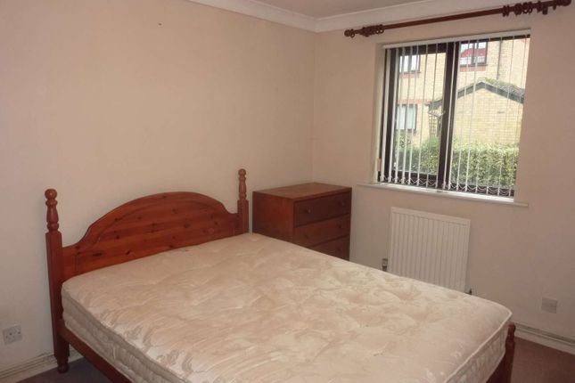 98, Courtlands Close, Watford photo 5