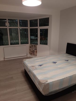 Shared accommodation to rent in Great West Road, Hounslow West