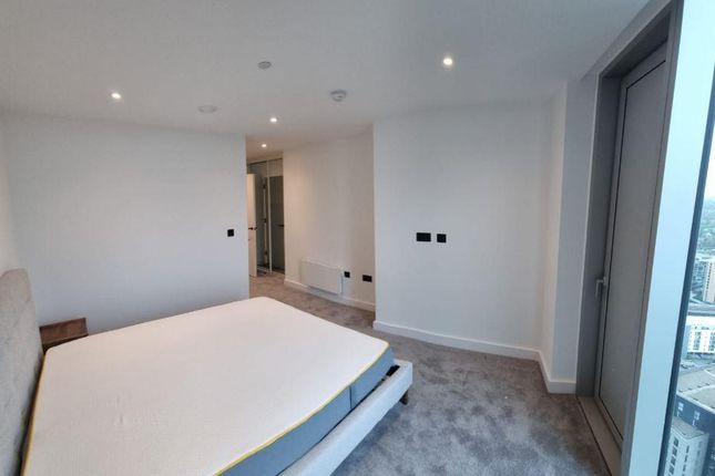 Flat 3306, Vista River Gardens, 1 Trinity Way, Manchester photo 5