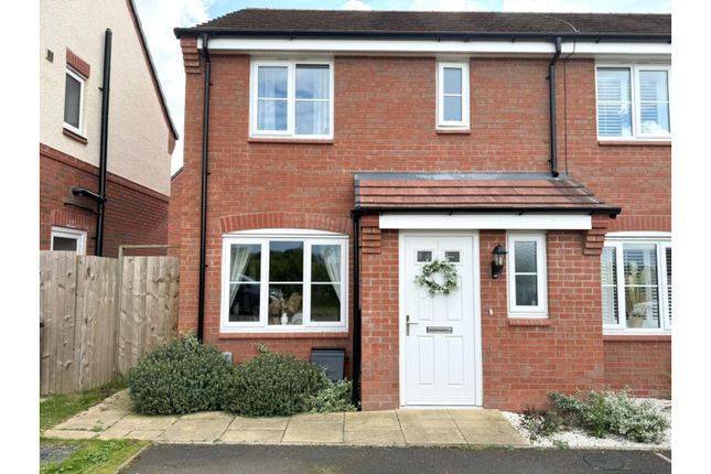 End terrace house for sale in Hewett Close, Tamworth