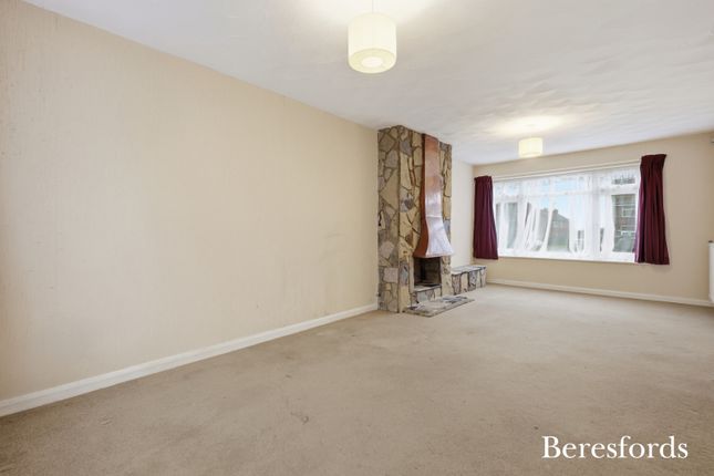 5, Fern Close, Essex photo 3
