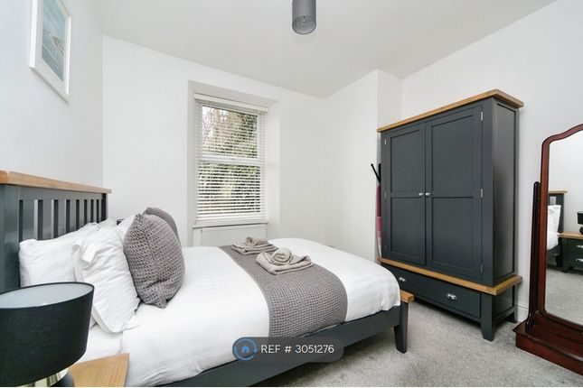 Amlwch Flat, Llwynon Gardens, Llandudno photo 2