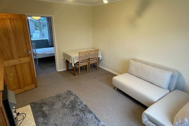 6, Leafield Close, West Yorkshire photo 2