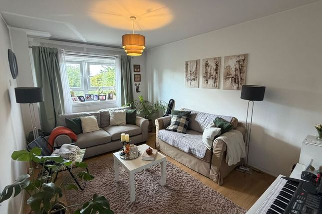 Flat 15 Cobden Court, Byron Close, Greenwich, London, SE28 8AG photo 3