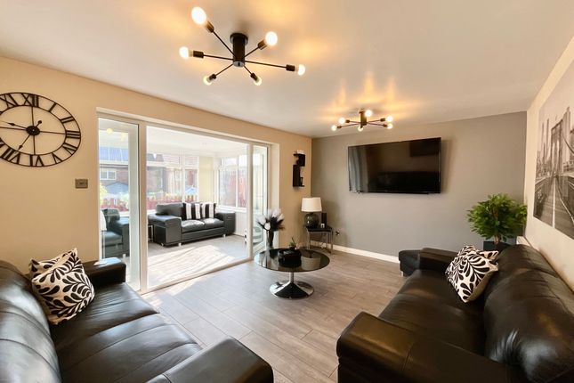 12 King Charles Close, Stoke-On-Trent photo 2