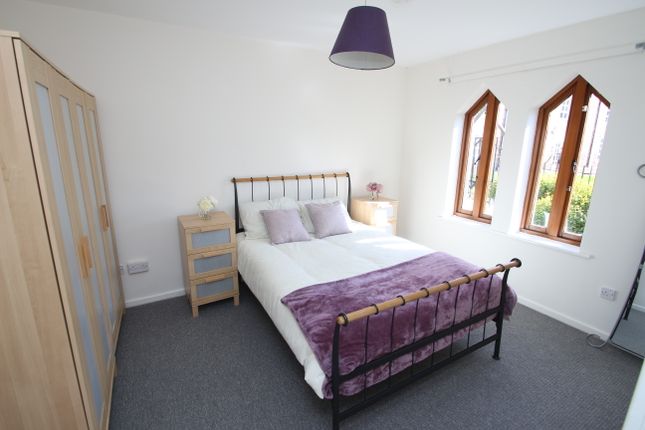 18, Newcastle upon Tyne photo 4