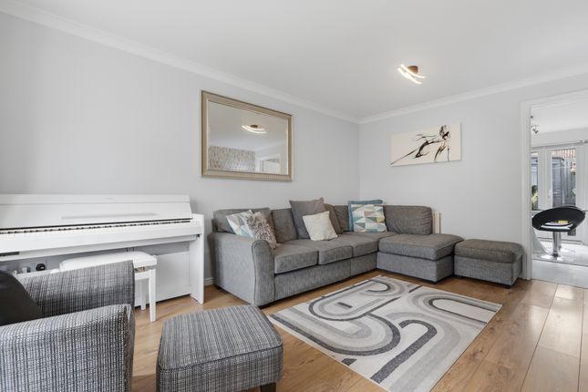 3 Russell Drive, Bathgate photo 4