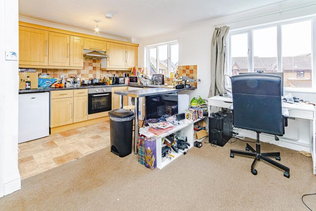 13, Marigold Way, Croydon photo 4