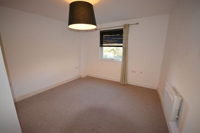 Flat to rent in Sandling Park, Sandling Lane, Maidstone, Kent