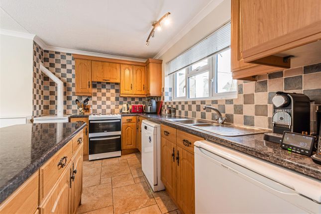 Walworth Road, Andover photo 4